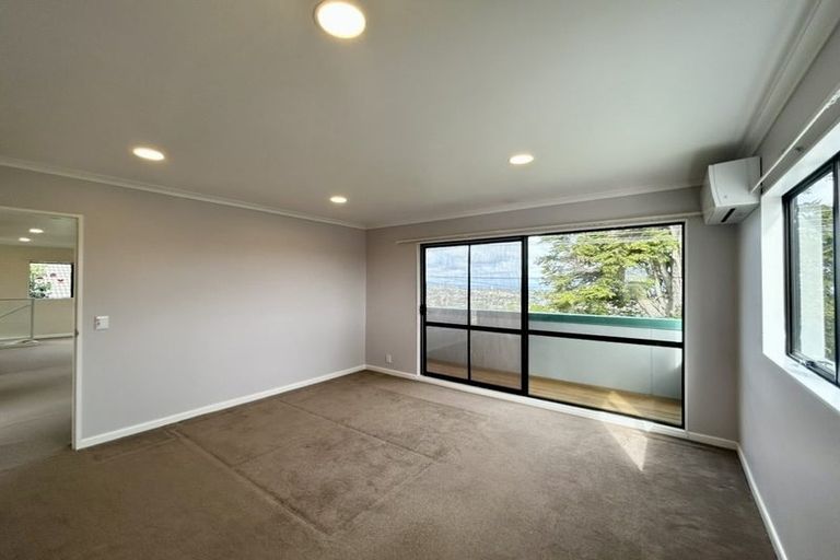 Photo of property in 1/136 Sunset Road, Unsworth Heights, Auckland, 0632