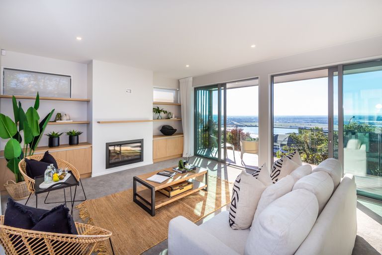 Photo of property in 10 Hilltop Lane, Mount Pleasant, Christchurch, 8081