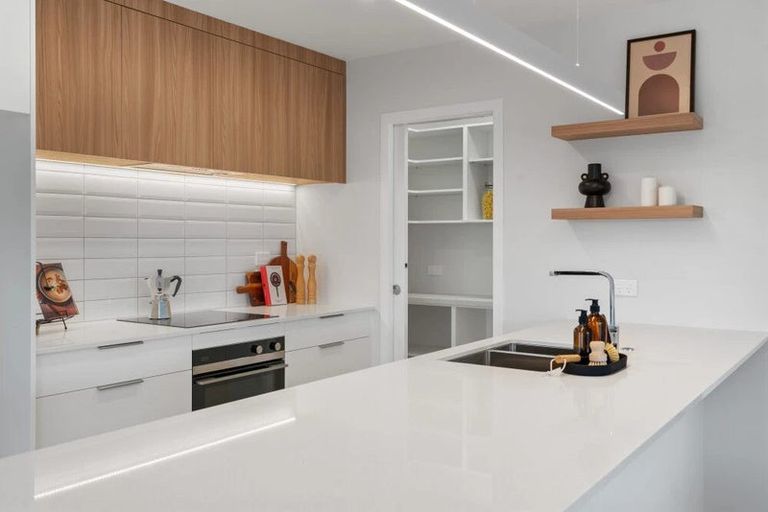 Photo of property in 6 Campbell Place, Marton, 4710