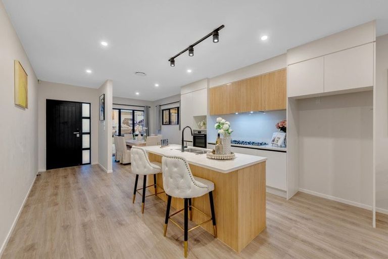 Photo of property in 8 Frontier Lane, Flat Bush, Auckland, 2019