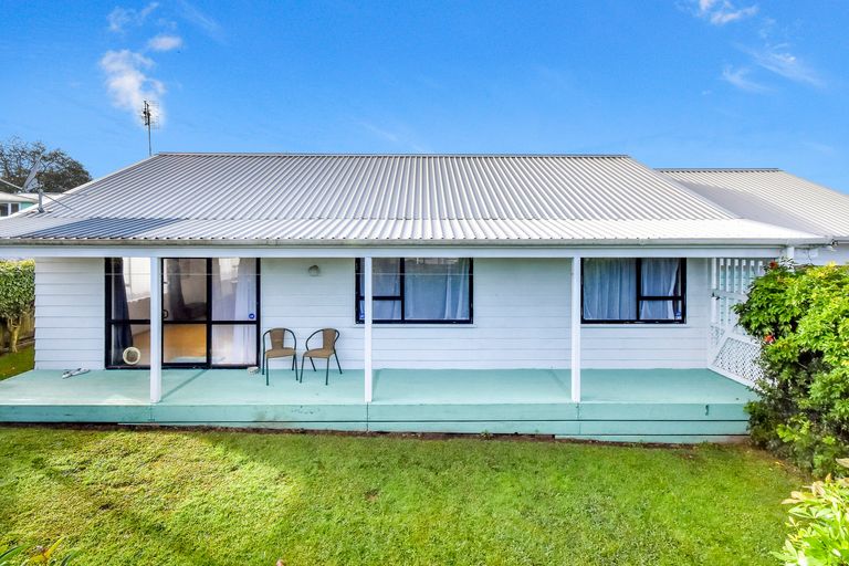 Photo of property in 2/18 Cliff Road, Papakura, 2110