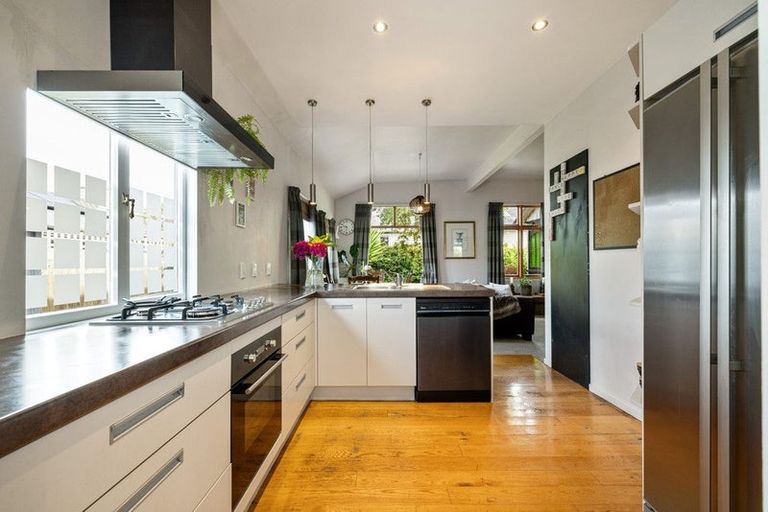 Photo of property in 18 Tainui Street, Somerfield, Christchurch, 8024