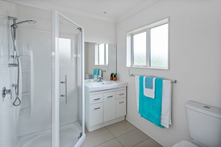 Photo of property in 242 Mark Avenue, Grenada Village, Wellington, 6037