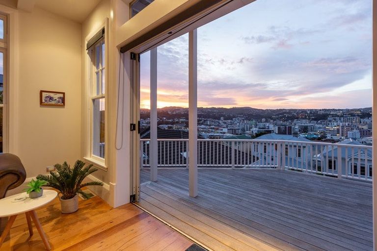 Photo of property in 17 Austin Street, Mount Victoria, Wellington, 6011