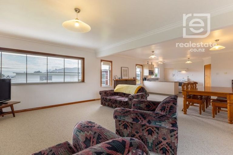 Photo of property in 11 Aberdeen Avenue, Takaro, Palmerston North, 4412