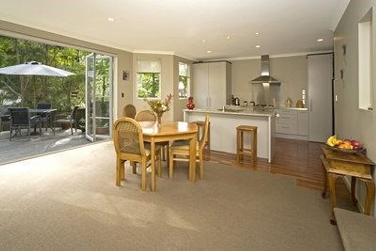 Photo of property in 50a Pupuke Road, Hillcrest, Auckland, 0627