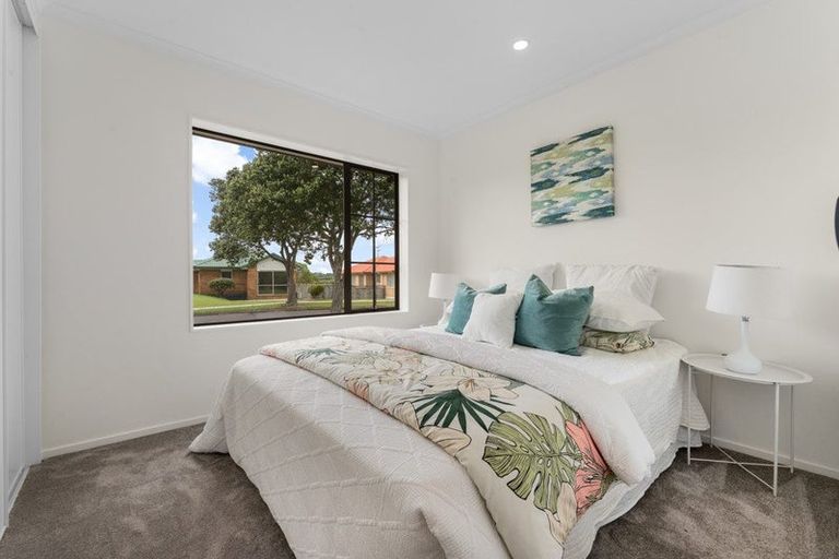 Photo of property in 21 Sandwick Drive, Weymouth, Auckland, 2103