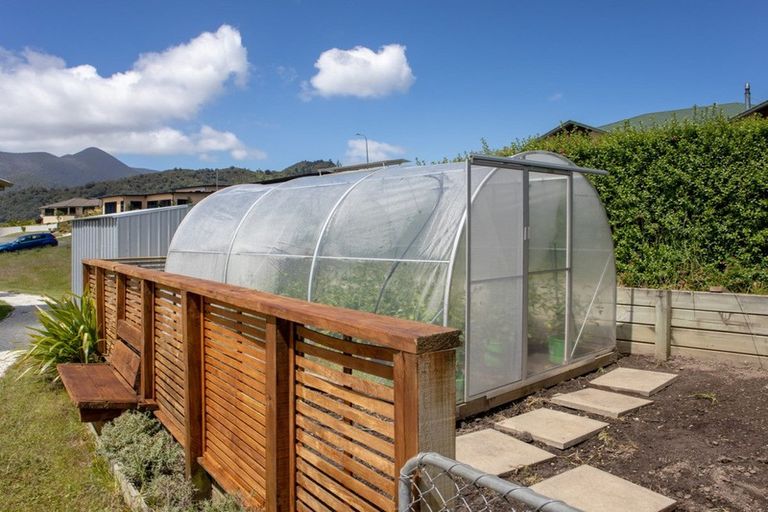 Photo of property in 24 Harbour View Heights, Picton, 7220