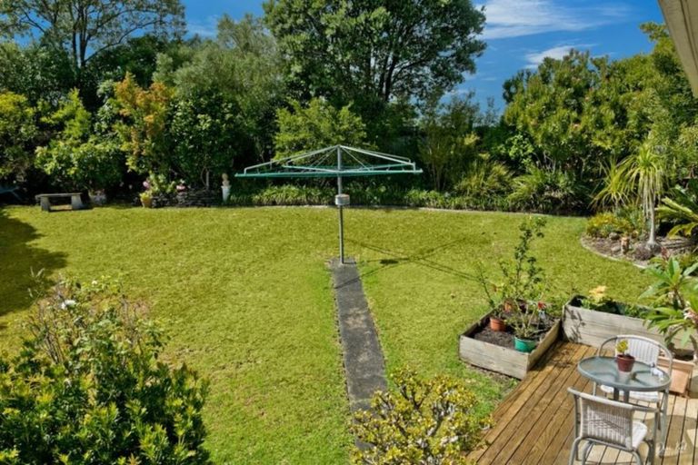 Photo of property in 33 Longreach Drive, Sunnyvale, Auckland, 0612