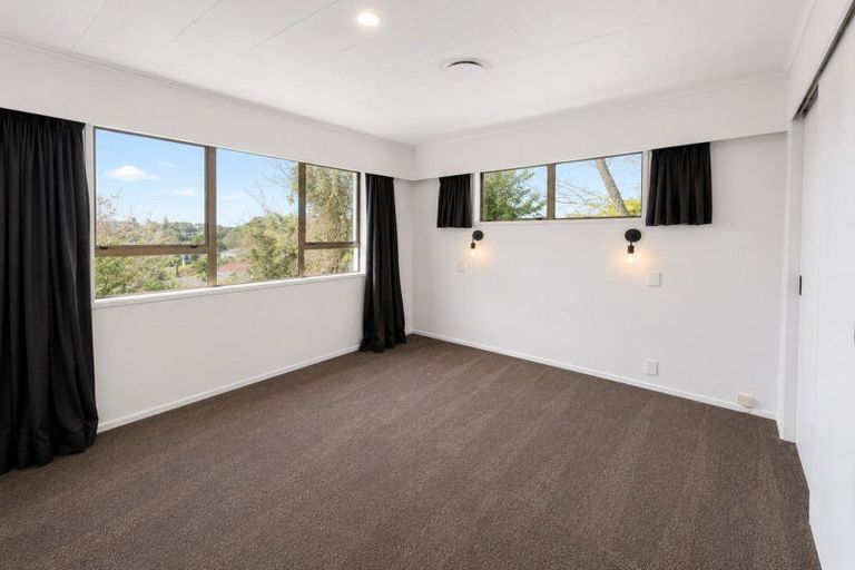 Photo of property in 22 Frankley Road, Westown, New Plymouth, 4310