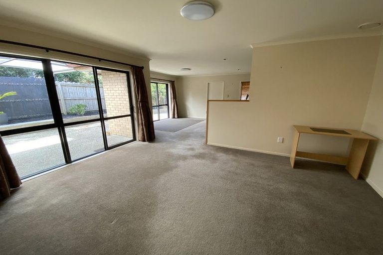 Photo of property in 28 Seamount Drive, Red Beach, 0932