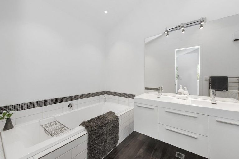 Photo of property in 2/58 Herbert Road, Queenwood, Hamilton, 3210