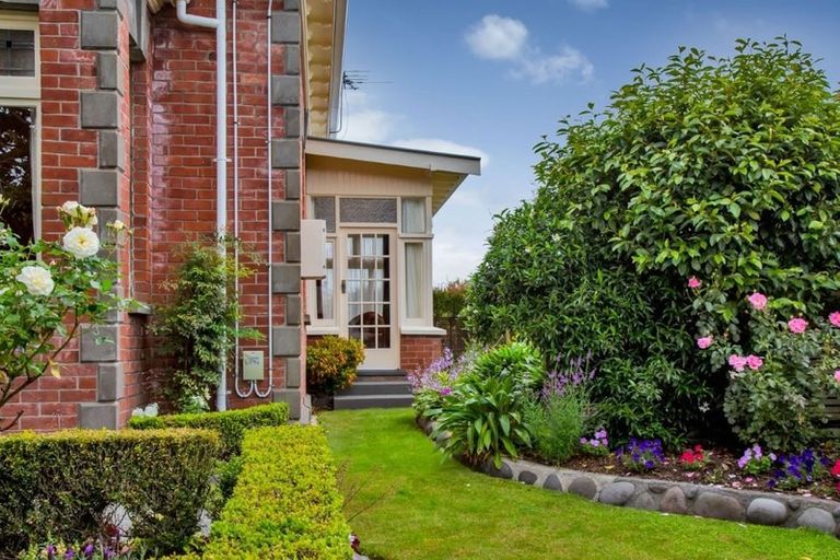 Photo of property in 25 Barrett Street, Westown, New Plymouth, 4310