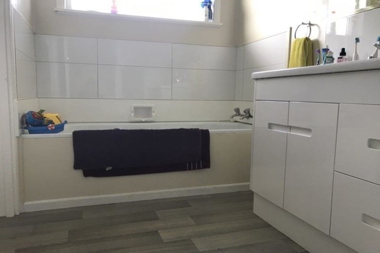 Photo of property in 16 Royston Street, Rosehill, Papakura, 2113