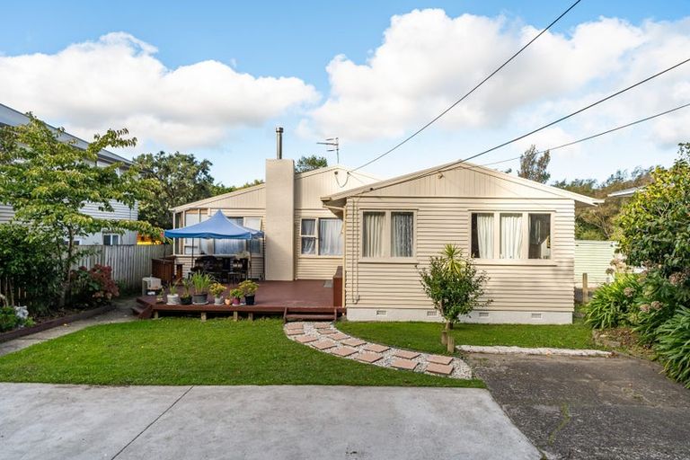 Photo of property in 298 Main Road, Tawa, Wellington, 5028