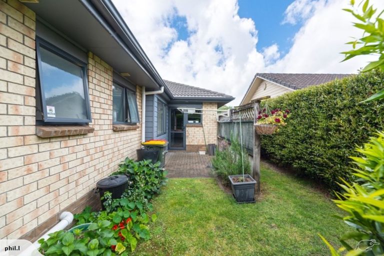 Photo of property in Waimanu Bay Village, 13/1 Piriti Drive, Te Atatu Peninsula, Auckland, 0610