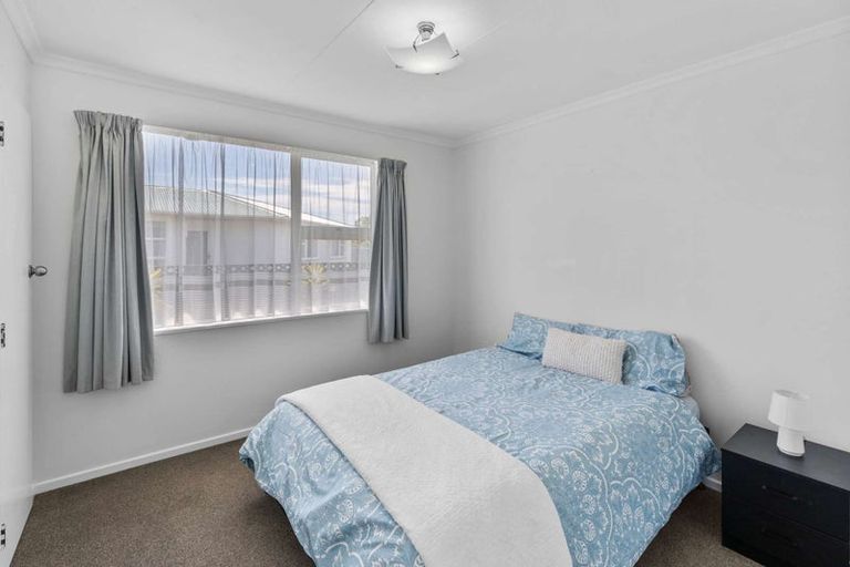 Photo of property in 17 Abraham Crescent, Milson, Palmerston North, 4414