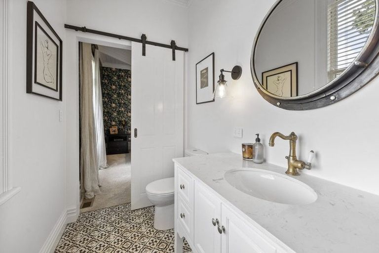 Photo of property in 329 Mangorei Road, Merrilands, New Plymouth, 4312