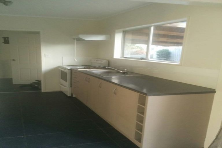 Photo of property in 21 Mona Vale, West Harbour, Auckland, 0618