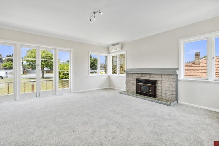 Photo of property in 68 Clevedon Road, Papakura, 2110