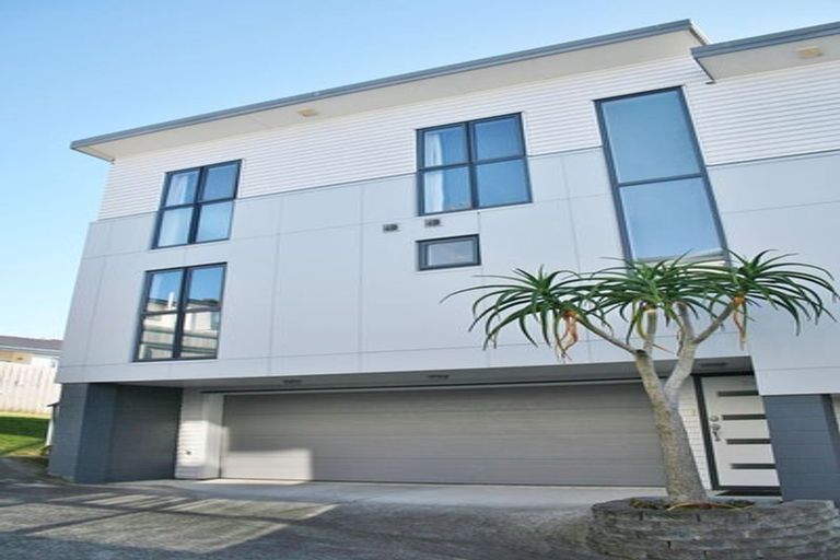 Photo of property in 16b Woodall Place, Totara Vale, Auckland, 0627