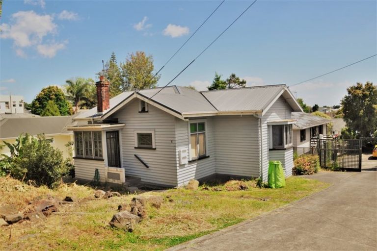 Photo of property in 4 Keystone Avenue, Mount Roskill, Auckland, 1041