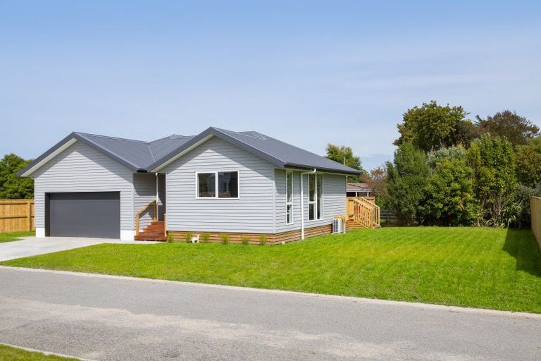 Photo of property in 3 Macrocarpa Lane, Carterton, 5713