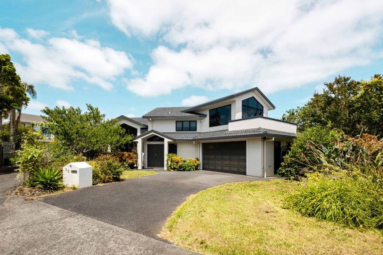 Photo of property in 20 Gillard Place, Eastern Beach, Auckland, 2012