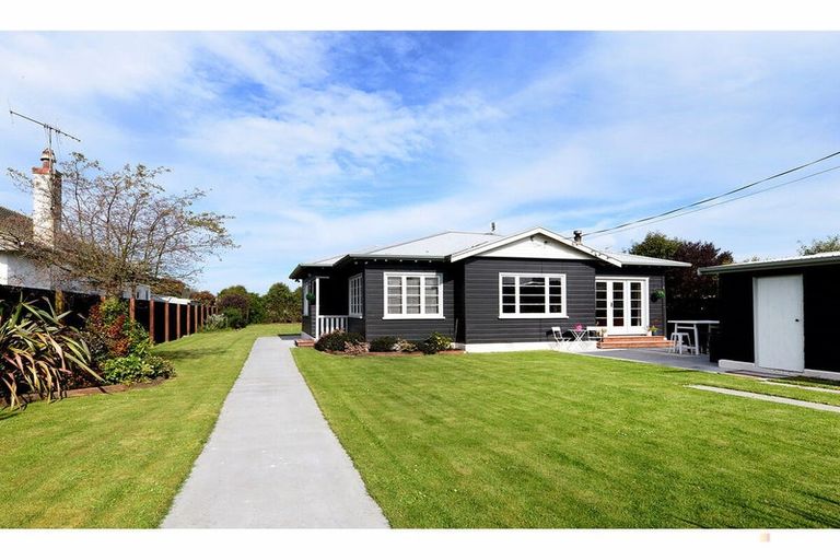 Photo of property in 17 Thackeray Street, Saint Andrews, 7988