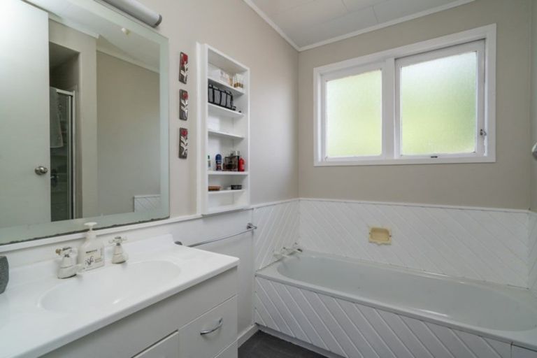 Photo of property in 28 Invergarry Road, Hilltop, Taupo, 3330