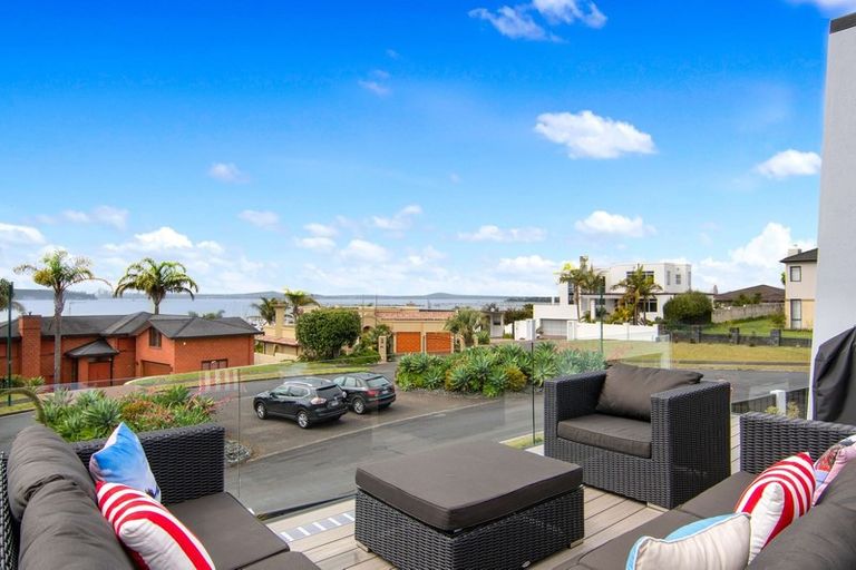 Photo of property in 26 Courtneys, West Harbour, Auckland, 0618