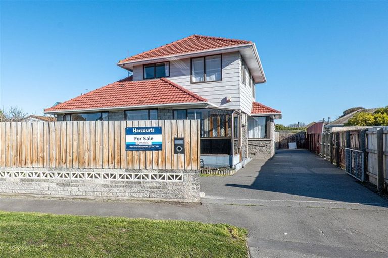 Photo of property in 21 Walcot Street, Bromley, Christchurch, 8062