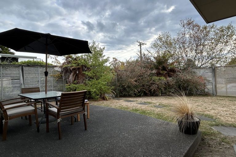 Photo of property in 2/12 Gradwell Place, Two Mile Bay, Taupo, 3330