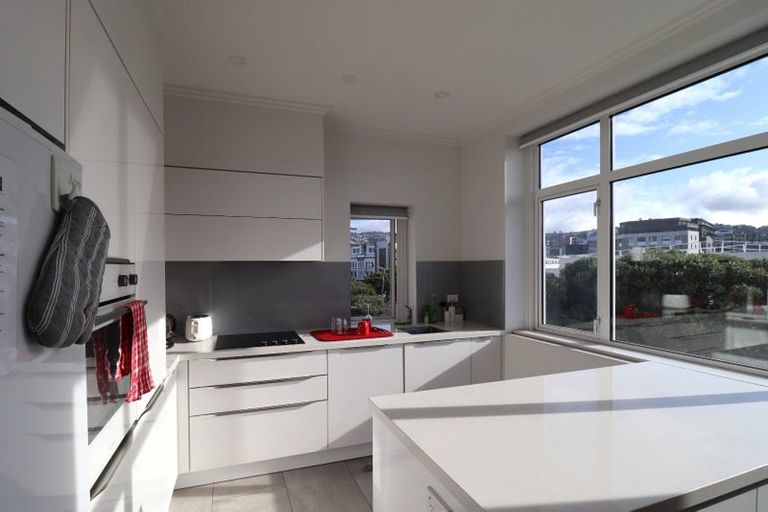 Photo of property in Fountain Court, 1/48 Oriental Parade, Oriental Bay, Wellington, 6011