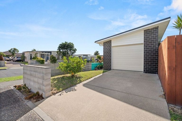 Photo of property in 2 Coprosma Close, Papamoa Beach, Papamoa, 3118