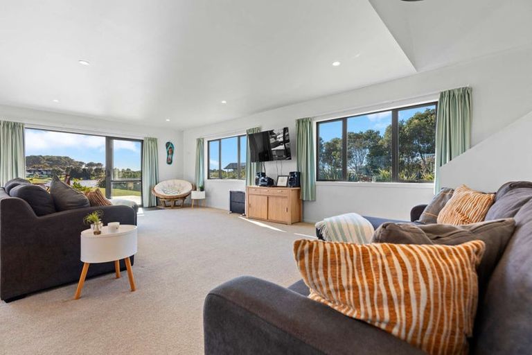 Photo of property in 135 Harbour Drive, Matarangi, Whitianga, 3592