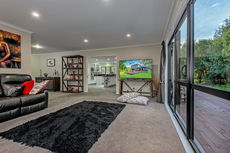 Photo of property in 402 Turitea Road, Turitea, Palmerston North, 4472