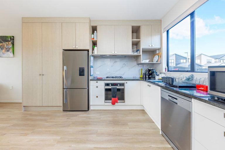 Photo of property in 43 Walsh Road, Papakura, 2110