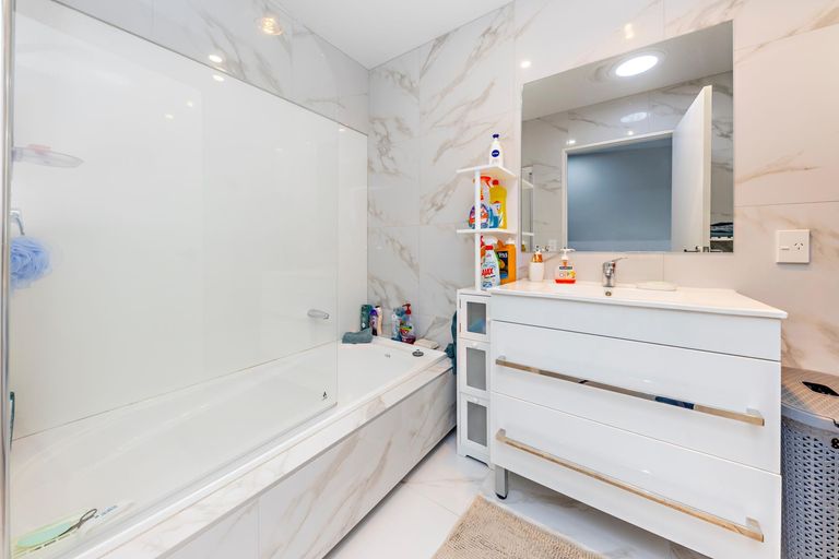 Photo of property in 43 Walsh Road, Papakura, 2110