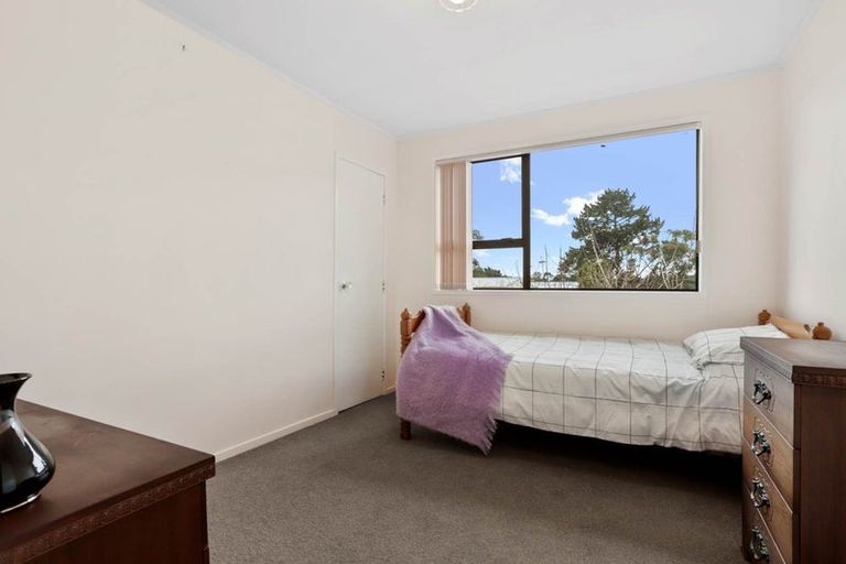 Photo of property in 22 West Harbour Drive, West Harbour, Auckland, 0618