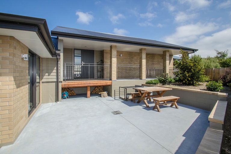 Photo of property in 11 Grandvista Drive, Green Island, Dunedin, 9018