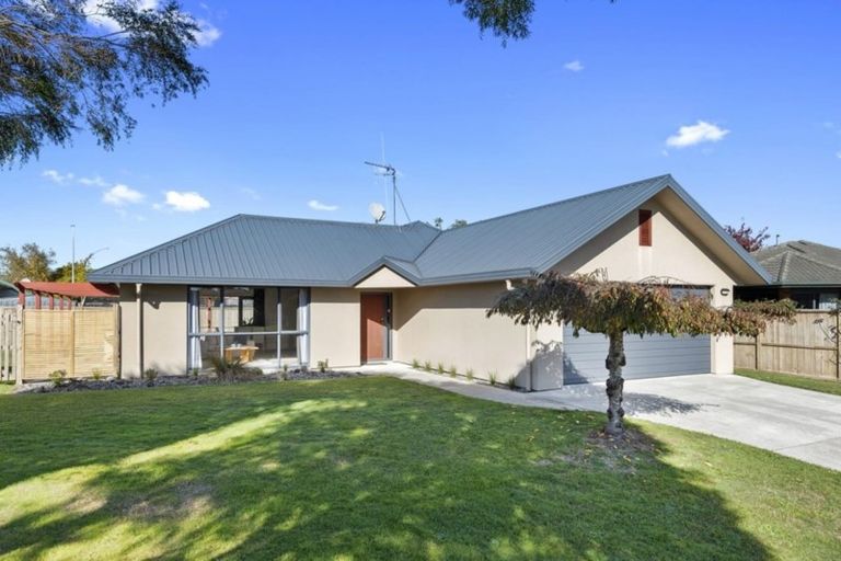 Photo of property in 23 Mangakoea Place, St Andrews, Hamilton, 3200