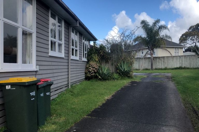 Photo of property in 24 Chippendale Crescent, Birkdale, Auckland, 0626