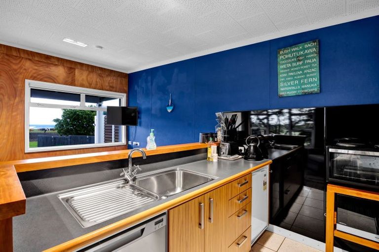 Photo of property in 16 Hector Place, Opunake, 4616