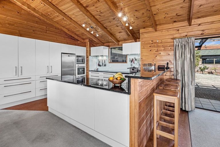 Photo of property in 76 Brick Bay Drive, Sandspit, Warkworth, 0982