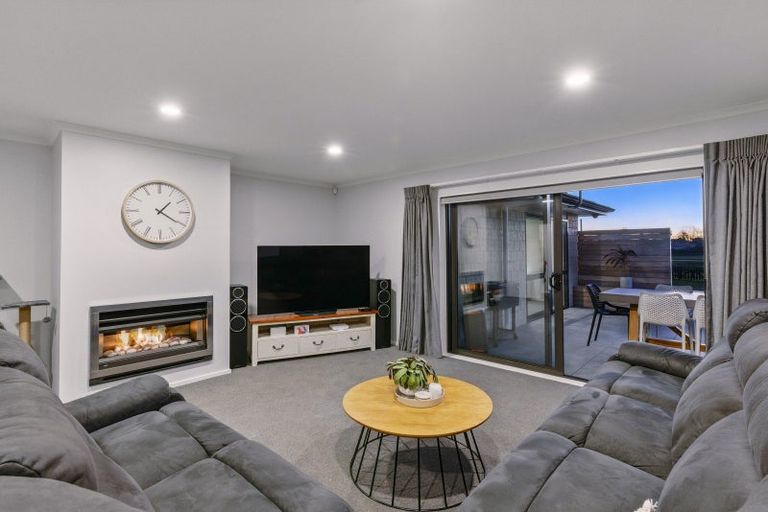 Photo of property in 10 Cottonwood Close, Paraparaumu Beach, Paraparaumu, 5032