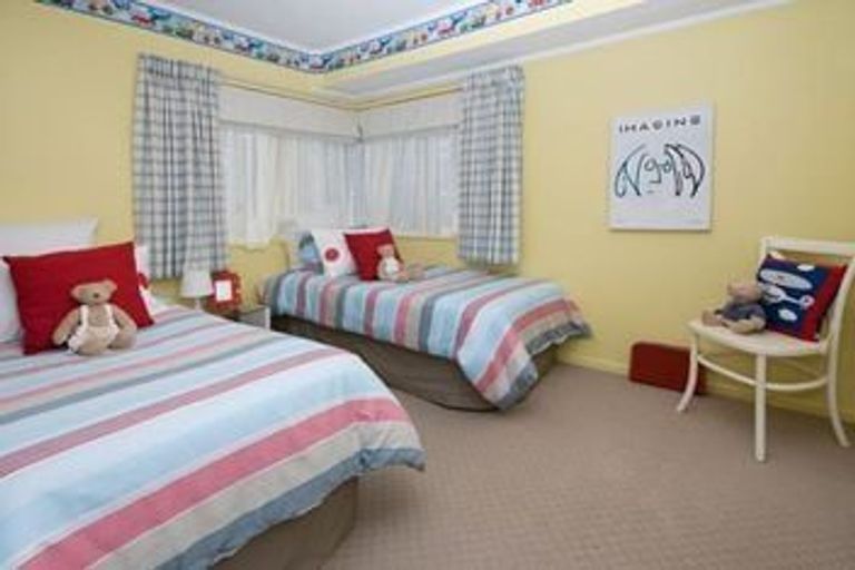 Photo of property in 1 Jay Court, Botany Downs, Auckland, 2010