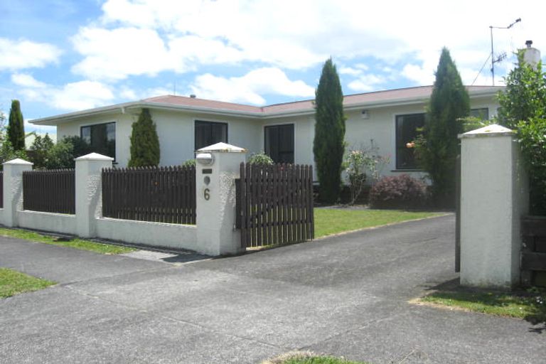 Photo of property in 6 Freyberg Street, Feilding, 4702