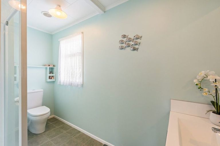 Photo of property in 5 Eruini Street, Waikanae Beach, Waikanae, 5036