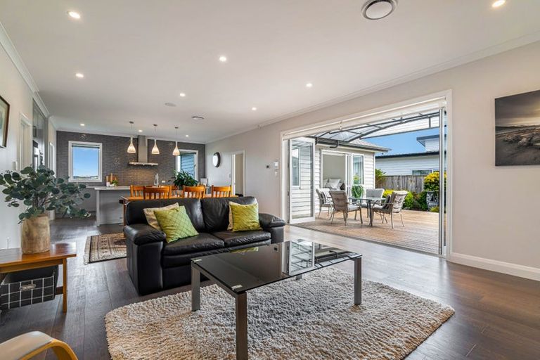 Photo of property in 15 Flavell Drive, Orewa, 0931